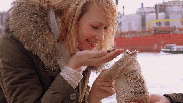 2kakaoriechprobe_hafencity_dominikgreb, © Susan Prahl 2kakaoriechprobe_hafencity_dominikgreb, © Susan Prahl