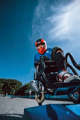 WCMX Fahrer Björn-Patrick Meyer mit Helm fährt über ein Hindernis auf der RSB, © Pascal Lieleg WCMX Fahrer Björn-Patrick Meyer mit Helm fährt über ein Hindernis auf der RSB, © Pascal Lieleg