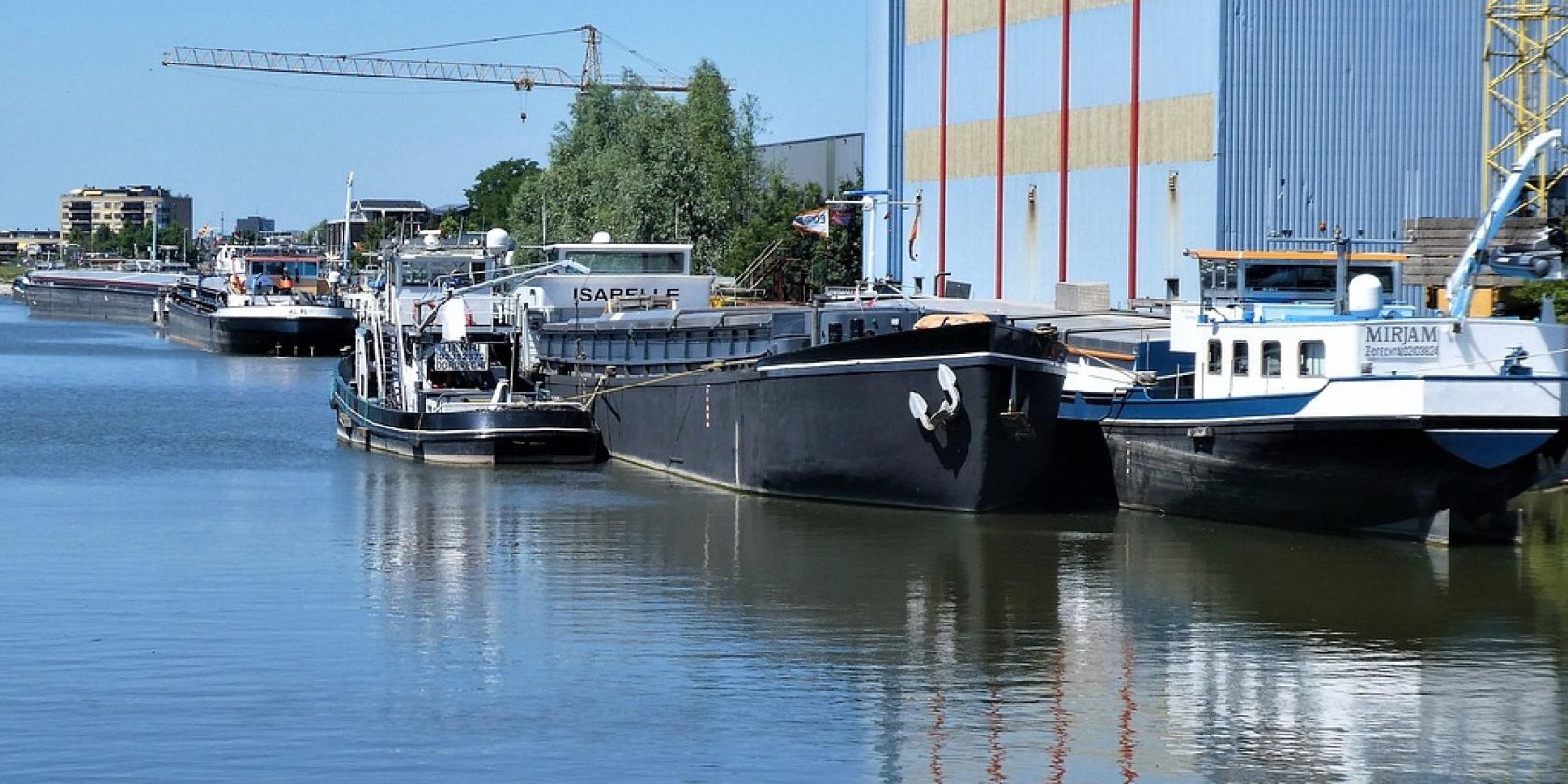 Binnenschiffe auf einem Kanal, © Pixabay Binnenschiffe auf einem Kanal, © Pixabay