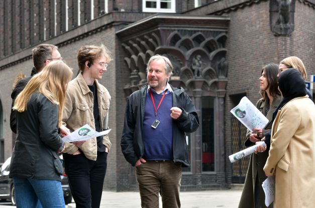 Spaziergang, © Copyright: Michael Zapf / Bundeskanzler-Helmut-Schmidt-Stiftung Spaziergang, © Copyright: Michael Zapf / Bundeskanzler-Helmut-Schmidt-Stiftung