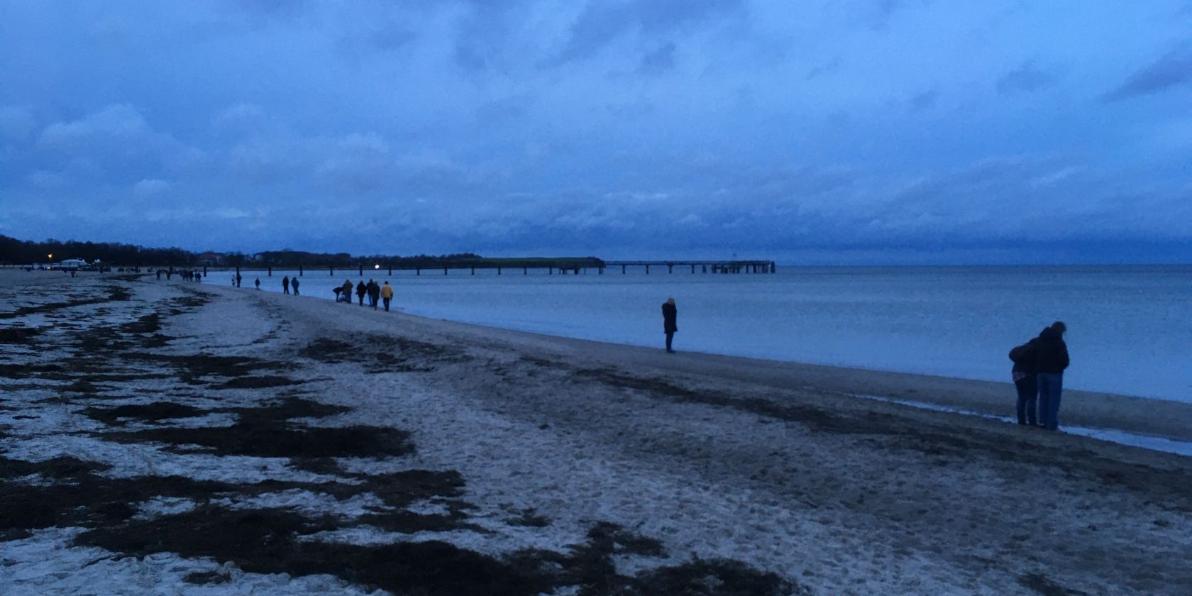 Der Strand leuchtet. Erleben Sie die Nacht am Strand in einem ganz neuen Licht, © GeoPark Nordisches Steinreich Der Strand leuchtet. Erleben Sie die Nacht am Strand in einem ganz neuen Licht, © GeoPark Nordisches Steinreich