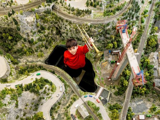 Stockhausen für Kinder: Michaels Reise, © Bildrechte über Hamburgische Staatsoper Stockhausen für Kinder: Michaels Reise, © Bildrechte über Hamburgische Staatsoper