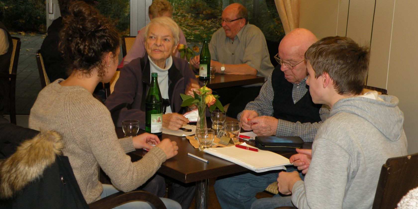 Im Begegnungszentrum kommen Alt und Jung zusammen, © Heinrich und Caroline Köster Testament-Stiftung Im Begegnungszentrum kommen Alt und Jung zusammen, © Heinrich und Caroline Köster Testament-Stiftung
