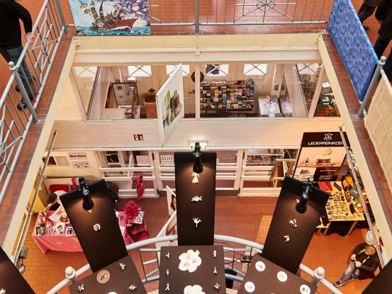 Ansicht der Adventsmesse von der oberen Galerie aus., © Koppel 66 / Michael Marczok Ansicht der Adventsmesse von der oberen Galerie aus., © Koppel 66 / Michael Marczok