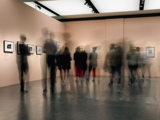 Young Member: Chez Amis - F.C. Gundlach. You´ll Never Watch Alone, © Bucerius Kunst Forum Young Member: Chez Amis - F.C. Gundlach. You´ll Never Watch Alone, © Bucerius Kunst Forum