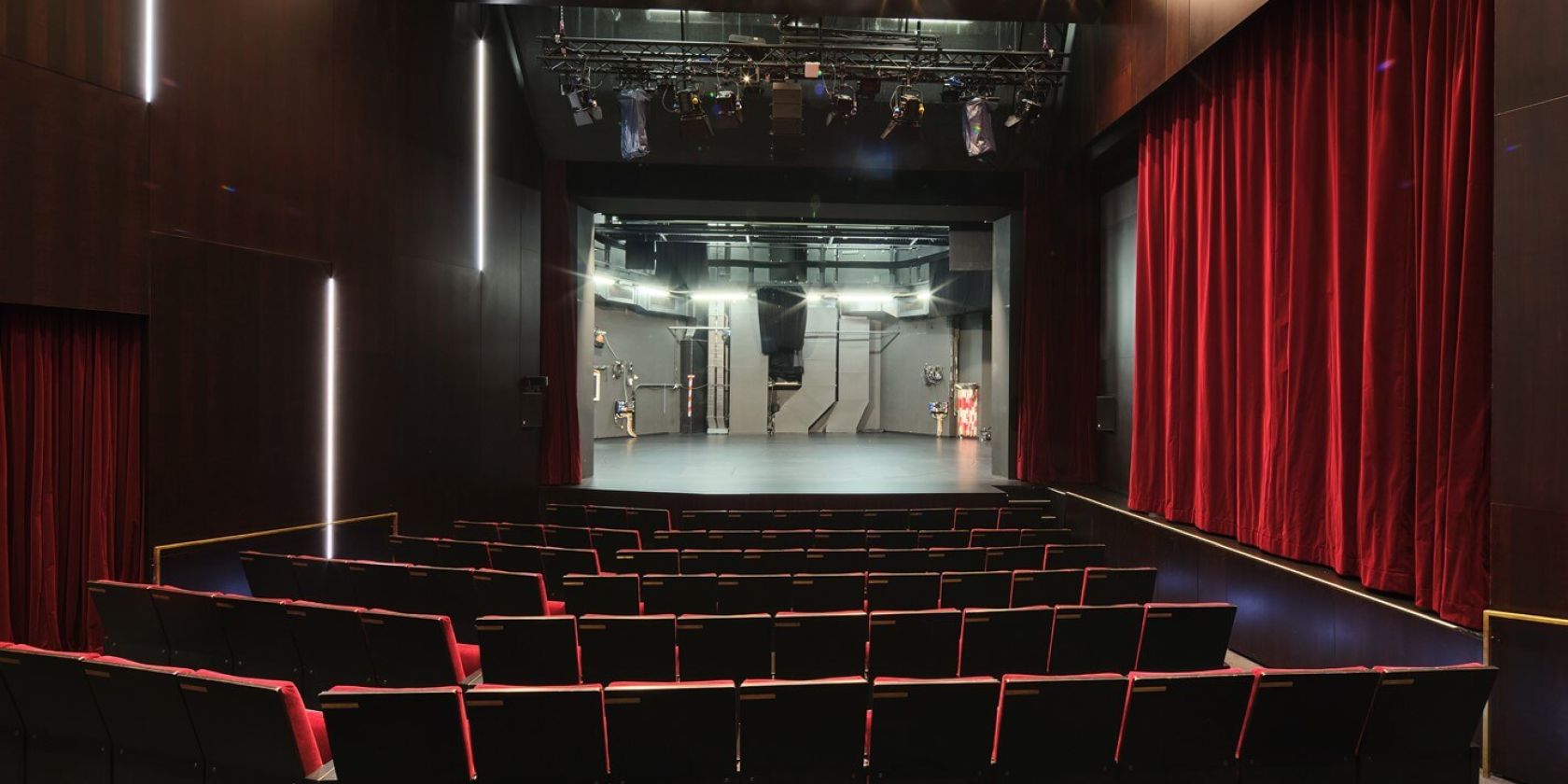 200527_Fantitsch_Ohnsorg_Buehne_Pano_web_1500px, © Oliver Fantitsch 200527_Fantitsch_Ohnsorg_Buehne_Pano_web_1500px, © Oliver Fantitsch