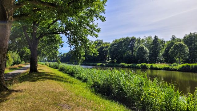 Fahrgastschiff Lüneburger Heide auf dem Elbe-Lübeck-Kanal, © Dorothée Meyer Fahrgastschiff Lüneburger Heide auf dem Elbe-Lübeck-Kanal, © Dorothée Meyer