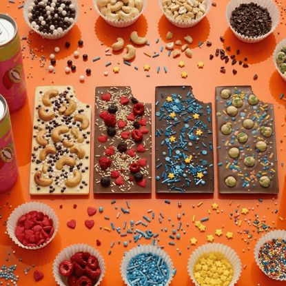 chocoverum-xxl-schokowerkstatt-selbstgemachte-schokoladentafeln-toppings_ki-generierter-content, © Chocoversum chocoverum-xxl-schokowerkstatt-selbstgemachte-schokoladentafeln-toppings_ki-generierter-content, © Chocoversum