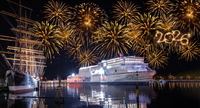 Schwedenfähre mit Feuerwerk, © TT-Line Schwedenfähre mit Feuerwerk, © TT-Line
