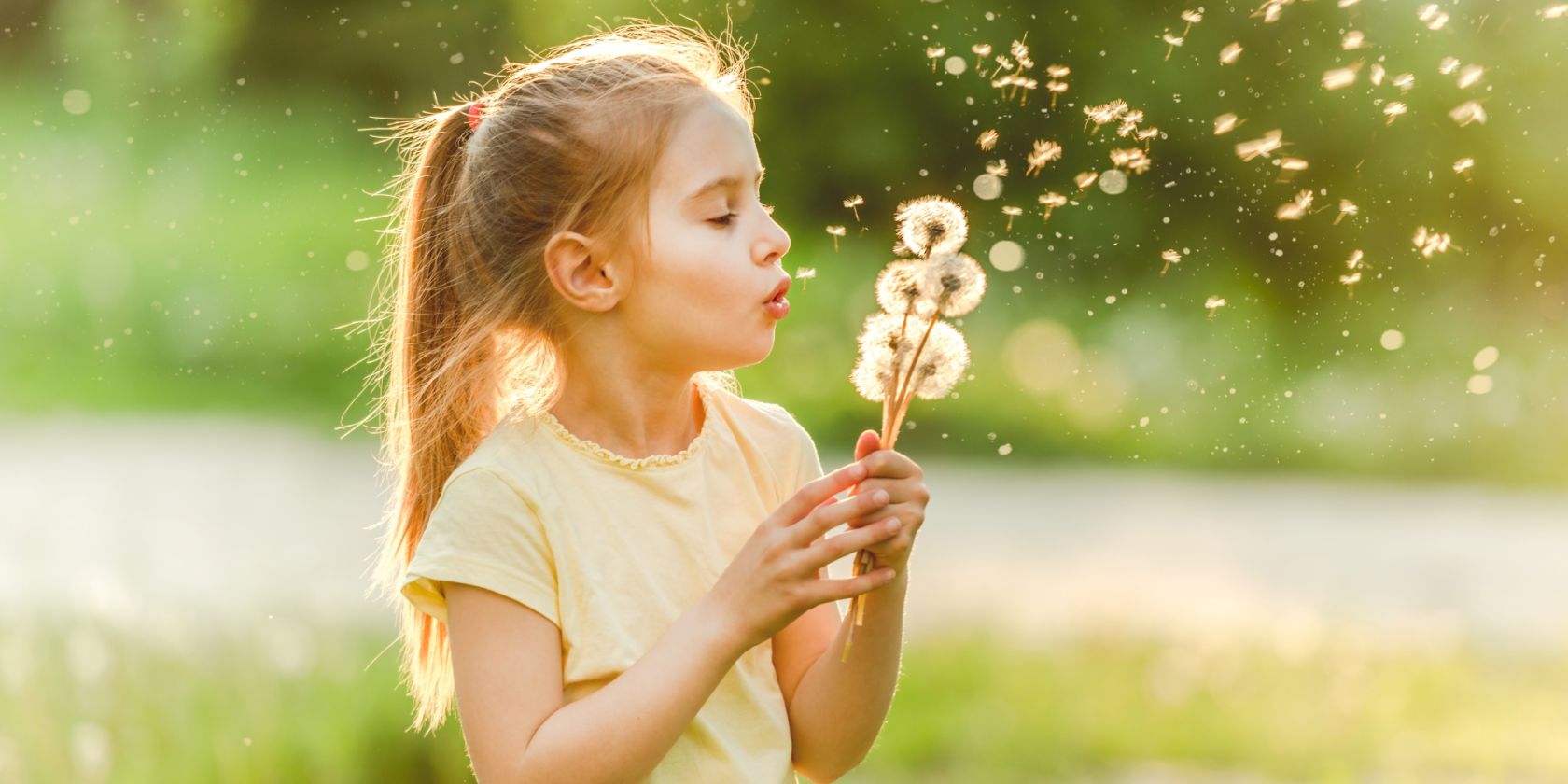 maedchen-mit-pusteblume, © stock.adobe maedchen-mit-pusteblume, © stock.adobe
