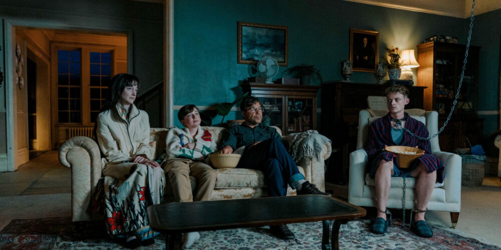 good-boy_andrea-riseborough-as-kathryn-kit-rakusen-as-jonathan-stephen-graham-as-chris-anson-boon-as-tommy_rpc-good-boy-limited-skopia-film-photograph-by-lukasz-bakj-x-verleih-1000x590, © https://www.x-verleih.de/filme/good-boy-wir-wollen-nur-dein-bestes/# good-boy_andrea-riseborough-as-kathryn-kit-rakusen-as-jonathan-stephen-graham-as-chris-anson-boon-as-tommy_rpc-good-boy-limited-skopia-film-photograph-by-lukasz-bakj-x-verleih-1000x590, © https://www.x-verleih.de/filme/good-boy-wir-wollen-nur-dein-bestes/#