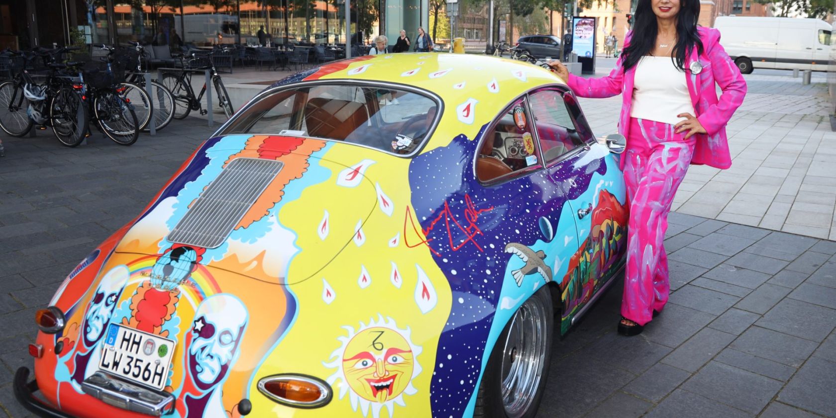 nissi-mit-art-car, © Nissis Kunstkantine nissi-mit-art-car, © Nissis Kunstkantine