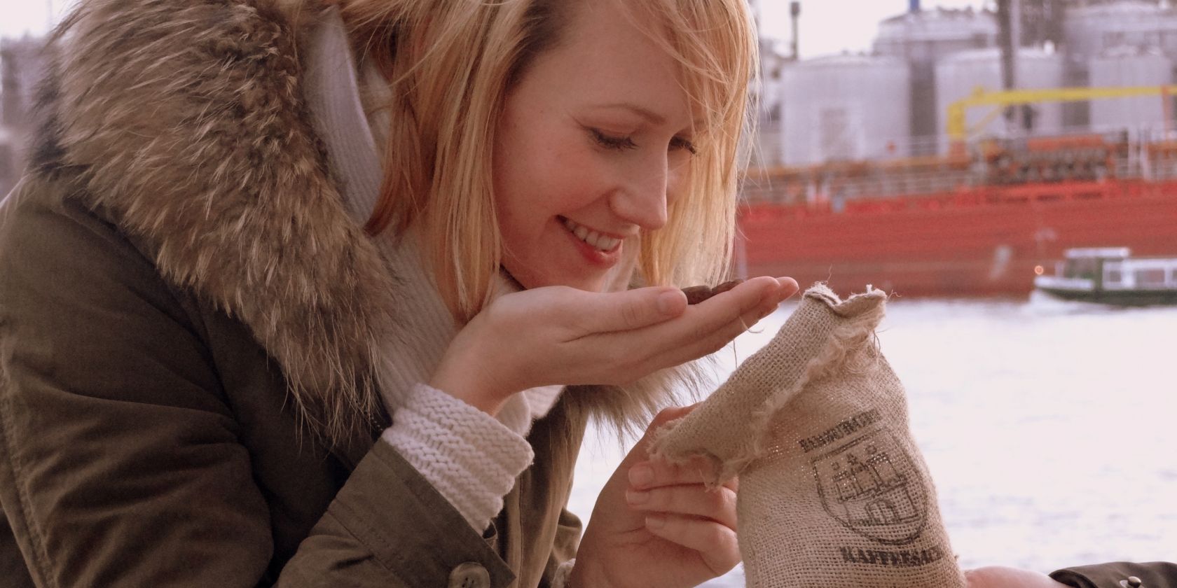 2kakaoriechprobe_hafencity_dominikgreb, © Susan Prahl 2kakaoriechprobe_hafencity_dominikgreb, © Susan Prahl