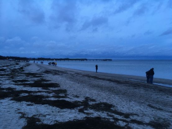 Der Strand leuchtet. Erleben Sie die Nacht am Strand in einem ganz neuen Licht, © GeoPark Nordisches Steinreich Der Strand leuchtet. Erleben Sie die Nacht am Strand in einem ganz neuen Licht, © GeoPark Nordisches Steinreich