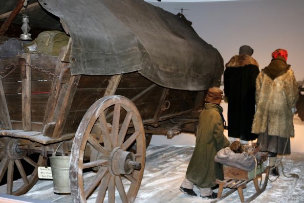 Fluchtinszenierung in der Dauerausstellung des Ostpreußischen Landesmuseums, © Ostpreußisches Landesmuseum Fluchtinszenierung in der Dauerausstellung des Ostpreußischen Landesmuseums, © Ostpreußisches Landesmuseum