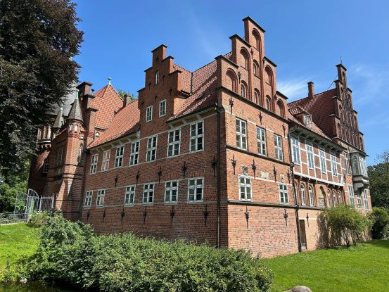 Schlossansicht im Sommer, © Bergedorfer Museumslandschaft Schlossansicht im Sommer, © Bergedorfer Museumslandschaft