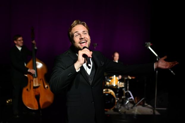 L-O-V-E - Die schönsten Liebeslieder der letzten 100 Jahre, © Andras Hannig L-O-V-E - Die schönsten Liebeslieder der letzten 100 Jahre, © Andras Hannig