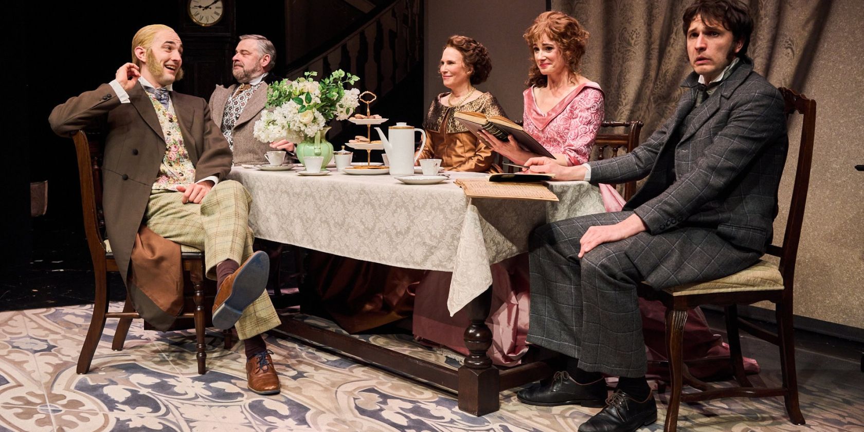Buddenbrooks – Eine Familiensaga - Ohnsorg Theater, © Oliver Fantitsch Buddenbrooks – Eine Familiensaga - Ohnsorg Theater, © Oliver Fantitsch