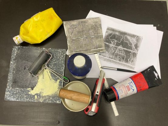 Experimentelles Drucken mit Tetrapak, © Claudia Hinsch Experimentelles Drucken mit Tetrapak, © Claudia Hinsch