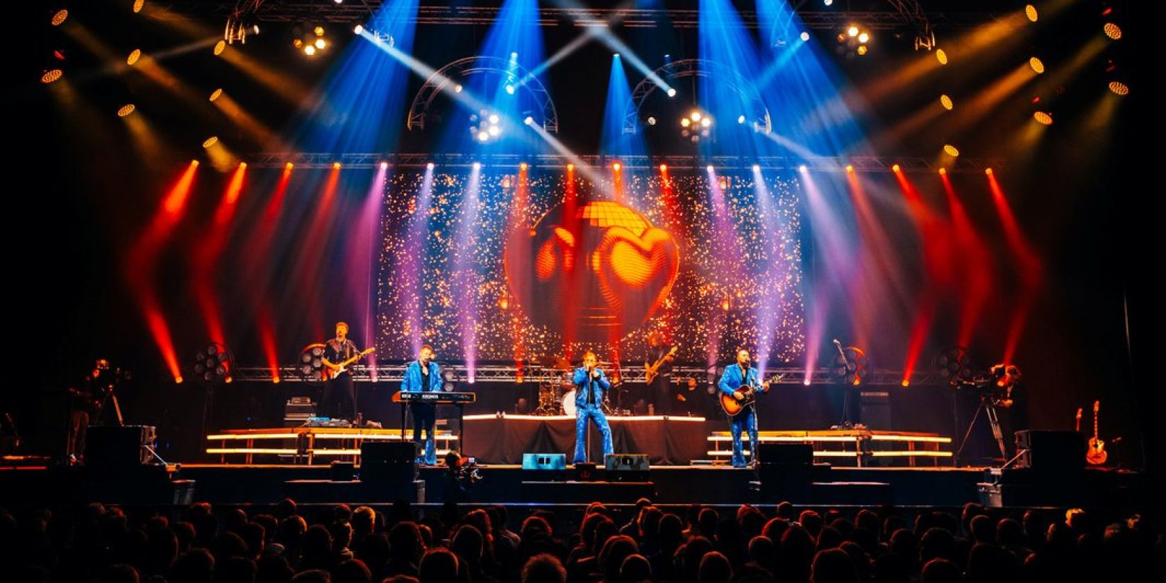 Bee Gees by MainCourse, © Set Vexy Bee Gees by MainCourse, © Set Vexy