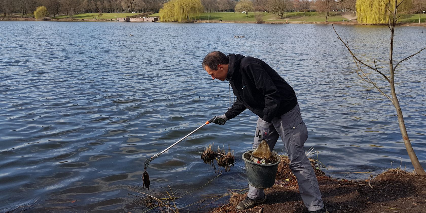 Frühjahrsputz mit dem Neuntöter e. V., © Neuntöter - Verein für Forschung und Vielfalt e. V. Frühjahrsputz mit dem Neuntöter e. V., © Neuntöter - Verein für Forschung und Vielfalt e. V.