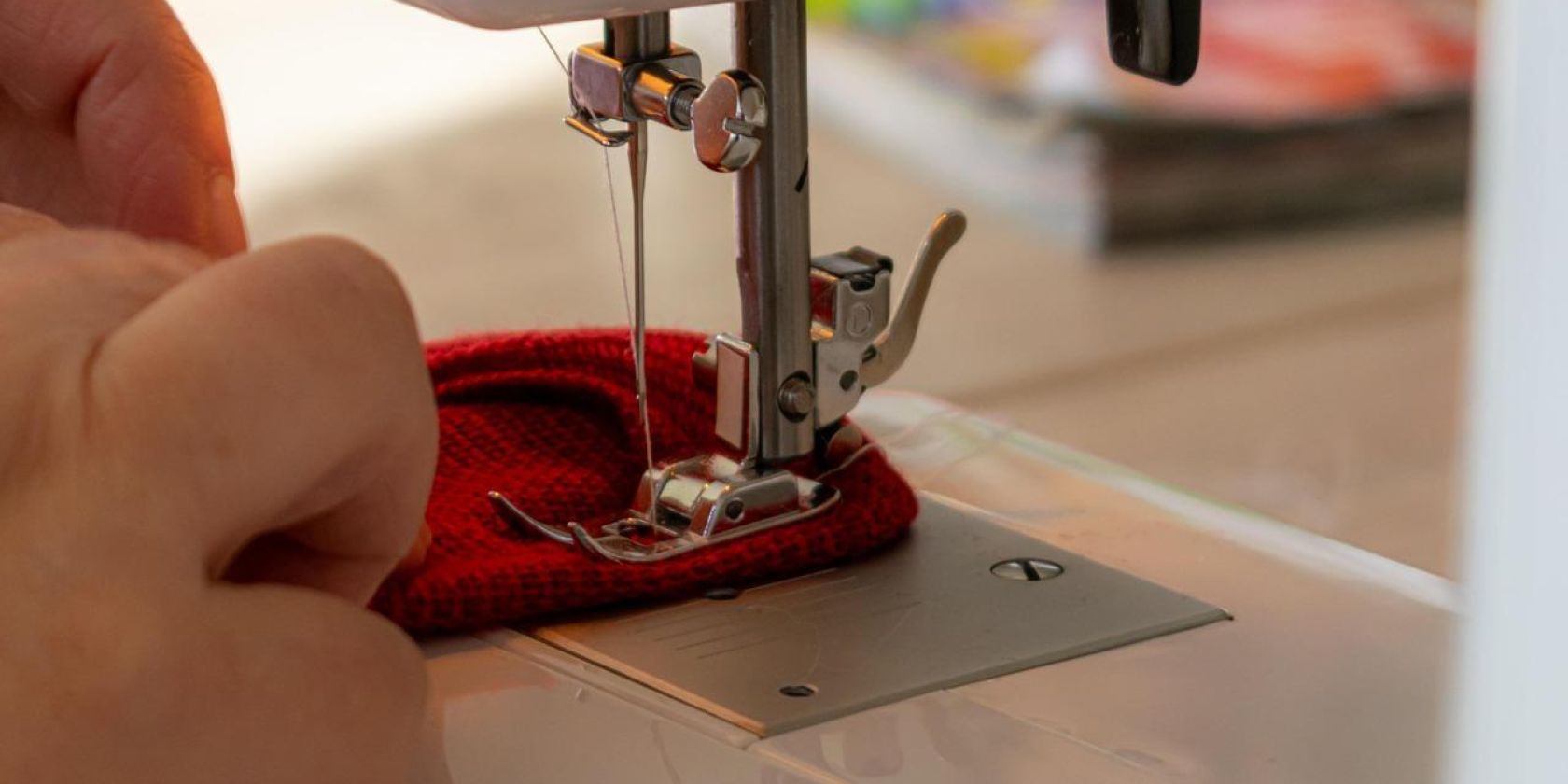 Nähmaschine, © Bild von Cornell Frühauf auf Pixabay Nähmaschine, © Bild von Cornell Frühauf auf Pixabay