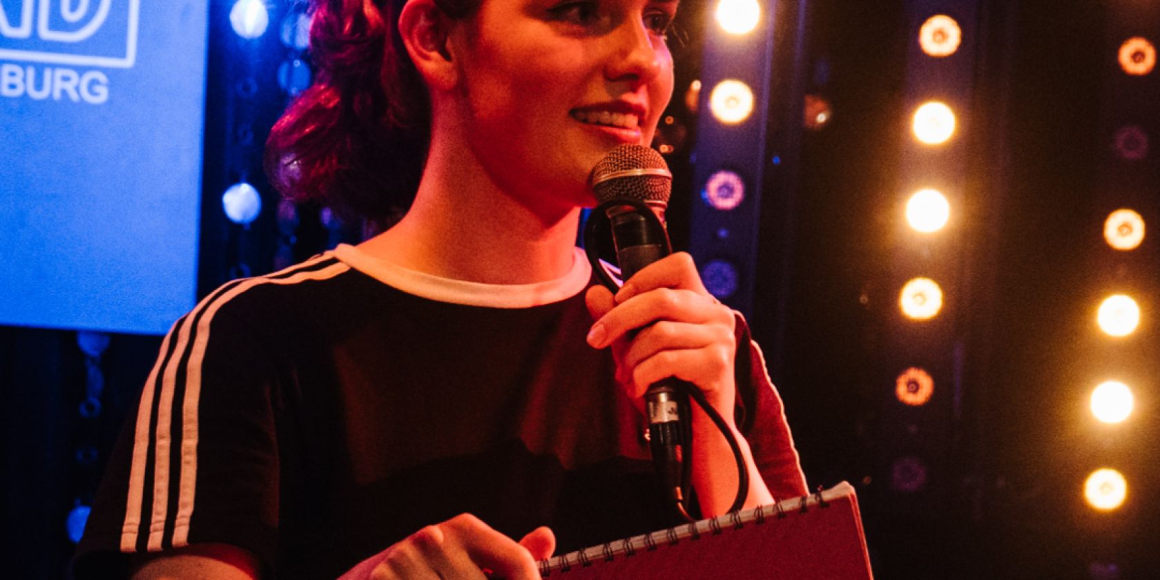 POETRY SLAM EIMSBÜTTEL Jeden 1. Montag im Monat, © Michelle Jekel POETRY SLAM EIMSBÜTTEL Jeden 1. Montag im Monat, © Michelle Jekel