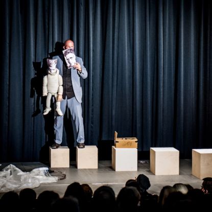 Puppen sterben besser - lecture performance zu dem Jenseitigen des Figurentheaters, Quelle: Reservix Puppen sterben besser - lecture performance zu dem Jenseitigen des Figurentheaters, Quelle: Reservix