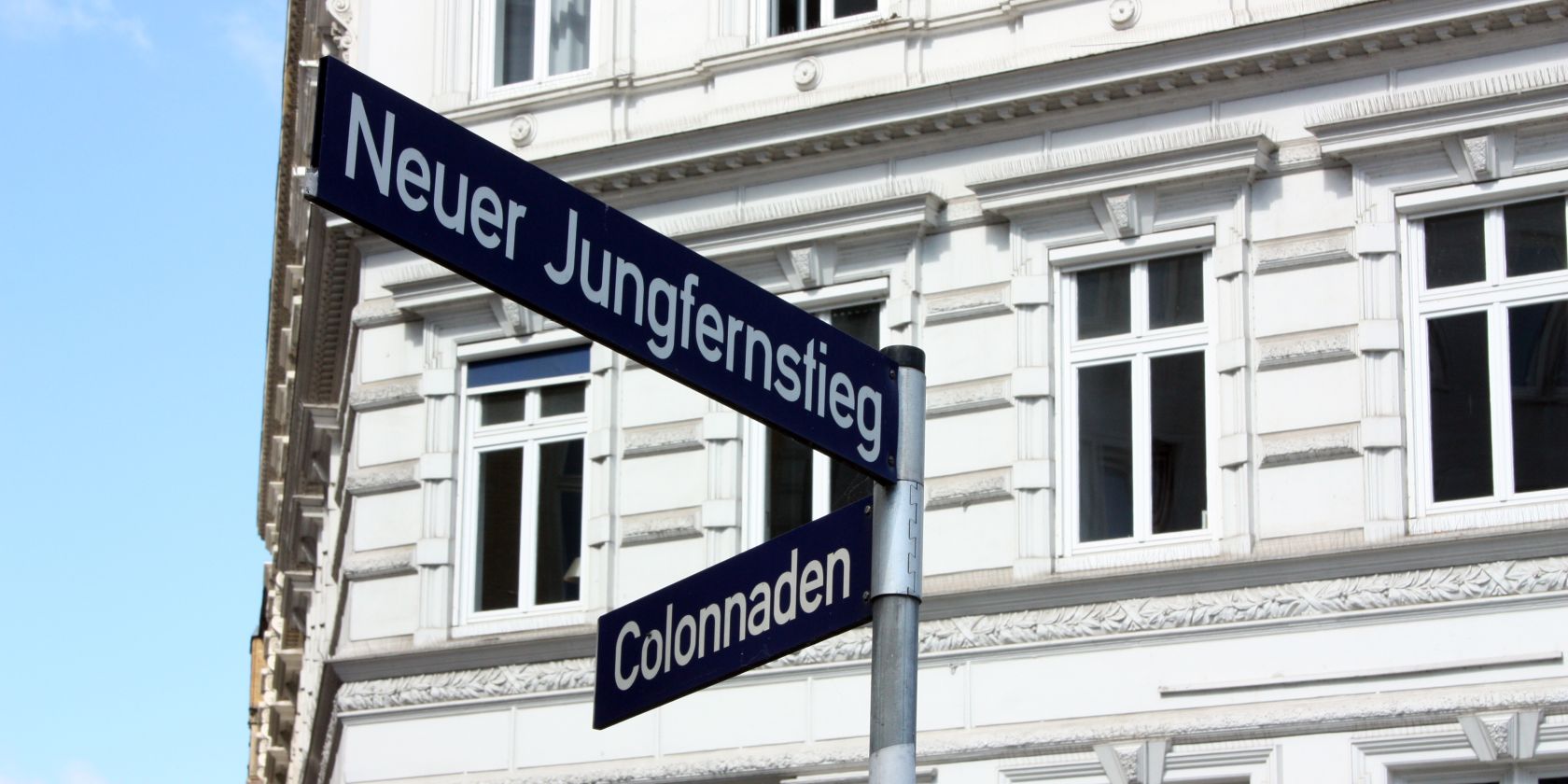 Treffpunkt: Colonnaden Ecke Neuer Jungfernstieg, © Ann-Katrin Weber Treffpunkt: Colonnaden Ecke Neuer Jungfernstieg, © Ann-Katrin Weber