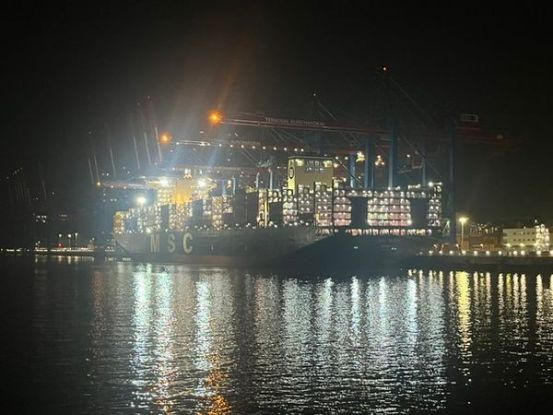 lichter-spiegel-sich-im-waltershofer-hafen, © Hans-Ulrich Niels lichter-spiegel-sich-im-waltershofer-hafen, © Hans-Ulrich Niels