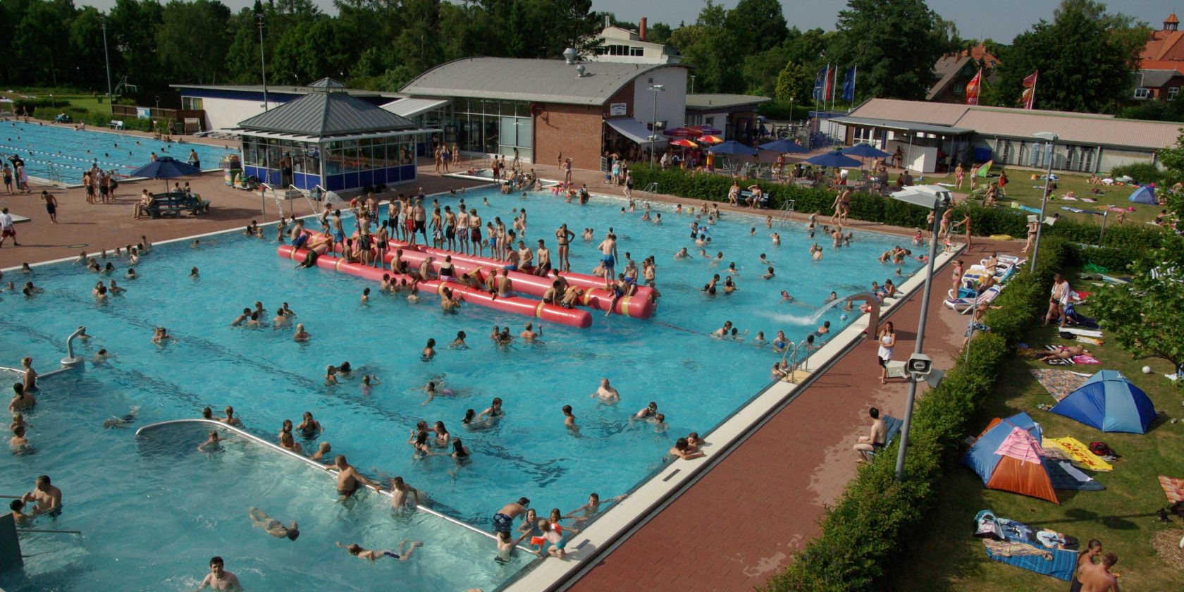 Warmwasserfreibad Roland Oase Bad Bramstedt, © Tourismusbüro Bad Bramstedt Warmwasserfreibad Roland Oase Bad Bramstedt, © Tourismusbüro Bad Bramstedt