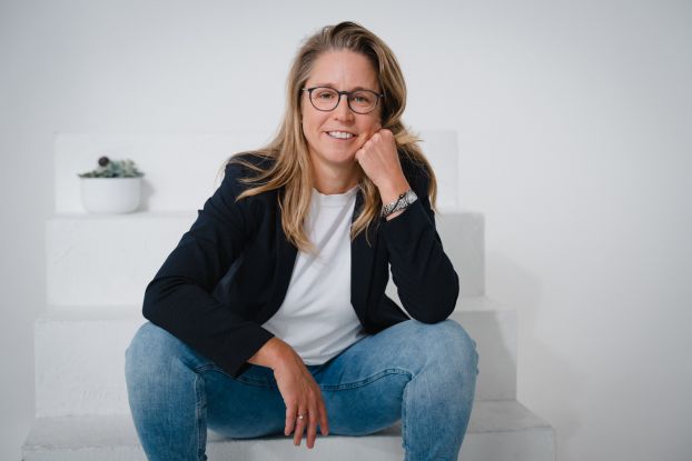 Aline M. Breiter – Teamgestalterin & Business Coach. Sie begleitet Führungspersönlichkeiten und Teams dabei, über Persönlichkeitsarbeit, Rollenbewusstsein und wirksame Zusammenarbeit mehr Klarheit und Orientierung zu gewinnen. Aline M. Breiter – Teamgestalterin & Business Coach. Sie begleitet Führungspersönlichkeiten und Teams dabei, über Persönlichkeitsarbeit, Rollenbewusstsein und wirksame Zusammenarbeit mehr Klarheit und Orientierung zu gewinnen.
