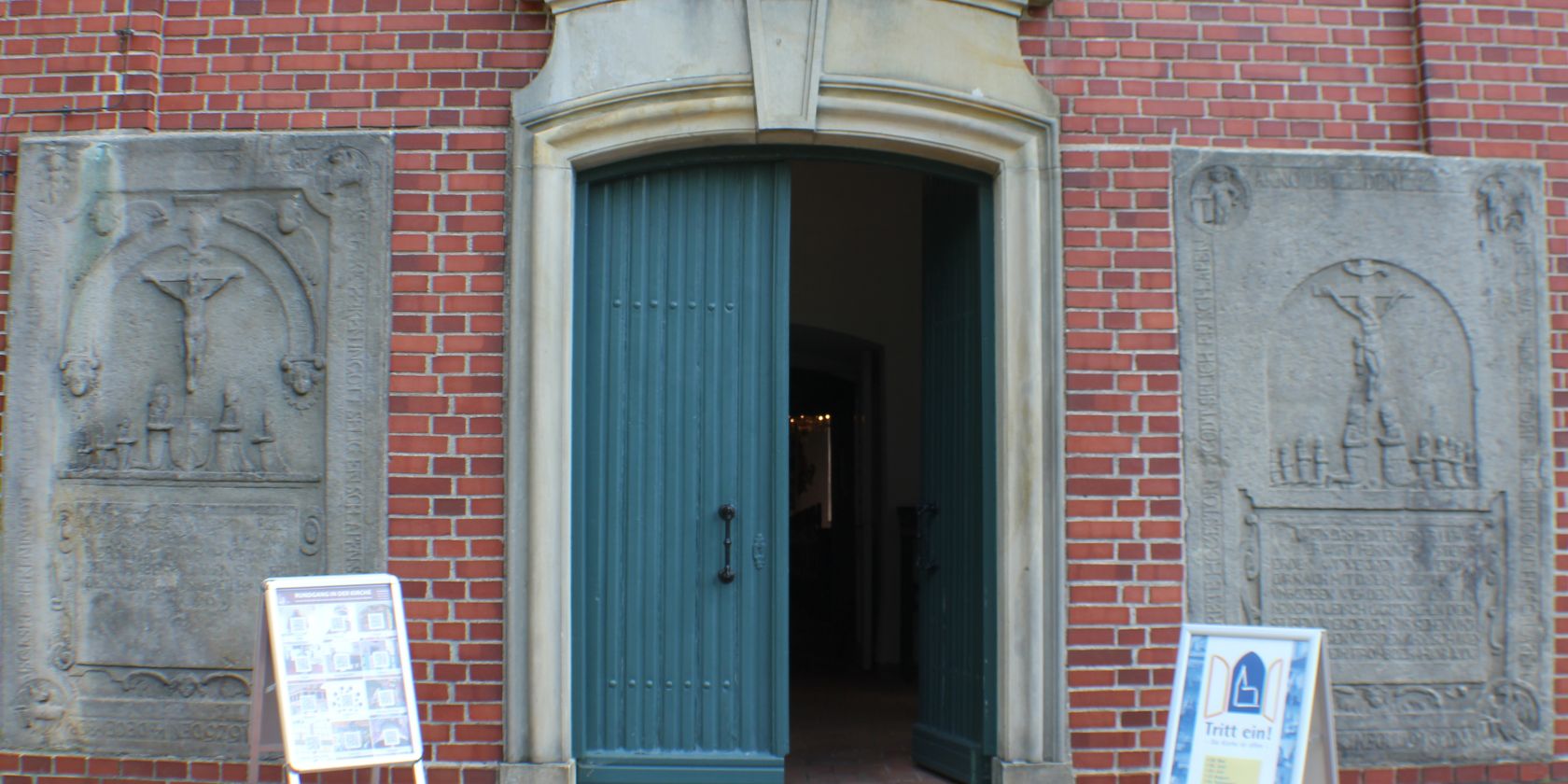 Eingang St. Pankratius Ochsenwerder, © Simone Vollstädt Eingang St. Pankratius Ochsenwerder, © Simone Vollstädt
