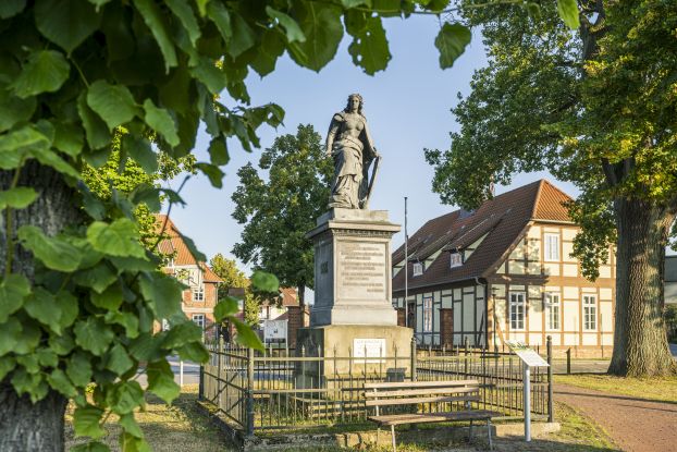 Jugendtreff Amt Neuhaus, © MarTiem Fotografie/ Flusslandschaft Elbe GmbH, Markus Tiemann Jugendtreff Amt Neuhaus, © MarTiem Fotografie/ Flusslandschaft Elbe GmbH, Markus Tiemann
