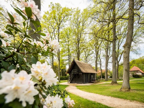 Lutterloh_Treppenspeicher_Fruehling_ccbysa_DKetz_20200510_2, © Lüneburger Heide GmbH Lutterloh_Treppenspeicher_Fruehling_ccbysa_DKetz_20200510_2, © Lüneburger Heide GmbH