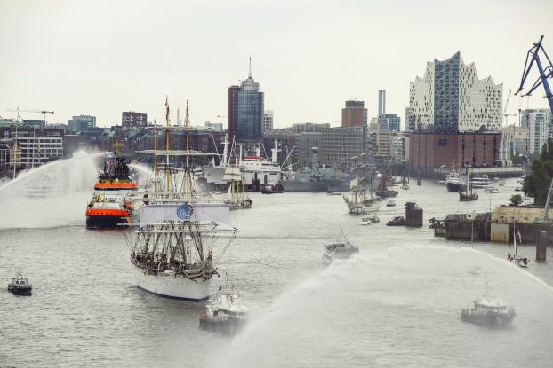 Große Auslaufparade zum 838. HAFENGEBURTSTAG HAMBURG, © Hamburg Messe und Congress/Rene Zieger Große Auslaufparade zum 838. HAFENGEBURTSTAG HAMBURG, © Hamburg Messe und Congress/Rene Zieger