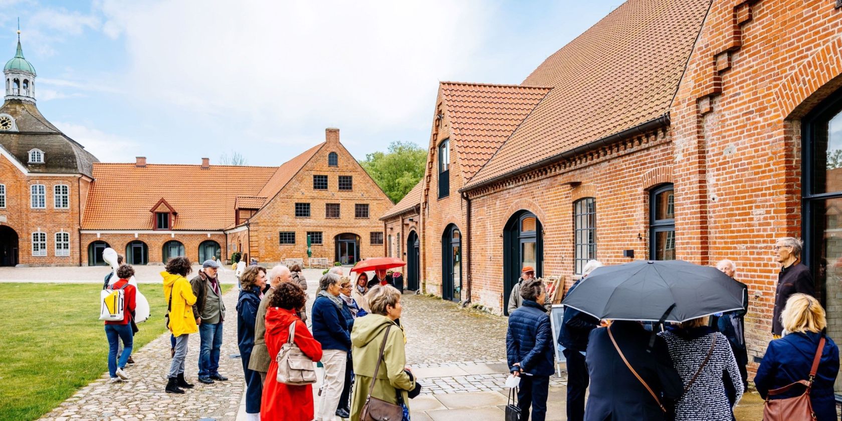 Führung auf dem Kultur Gut Hasselburg, © Stahlberg Stiftung Führung auf dem Kultur Gut Hasselburg, © Stahlberg Stiftung