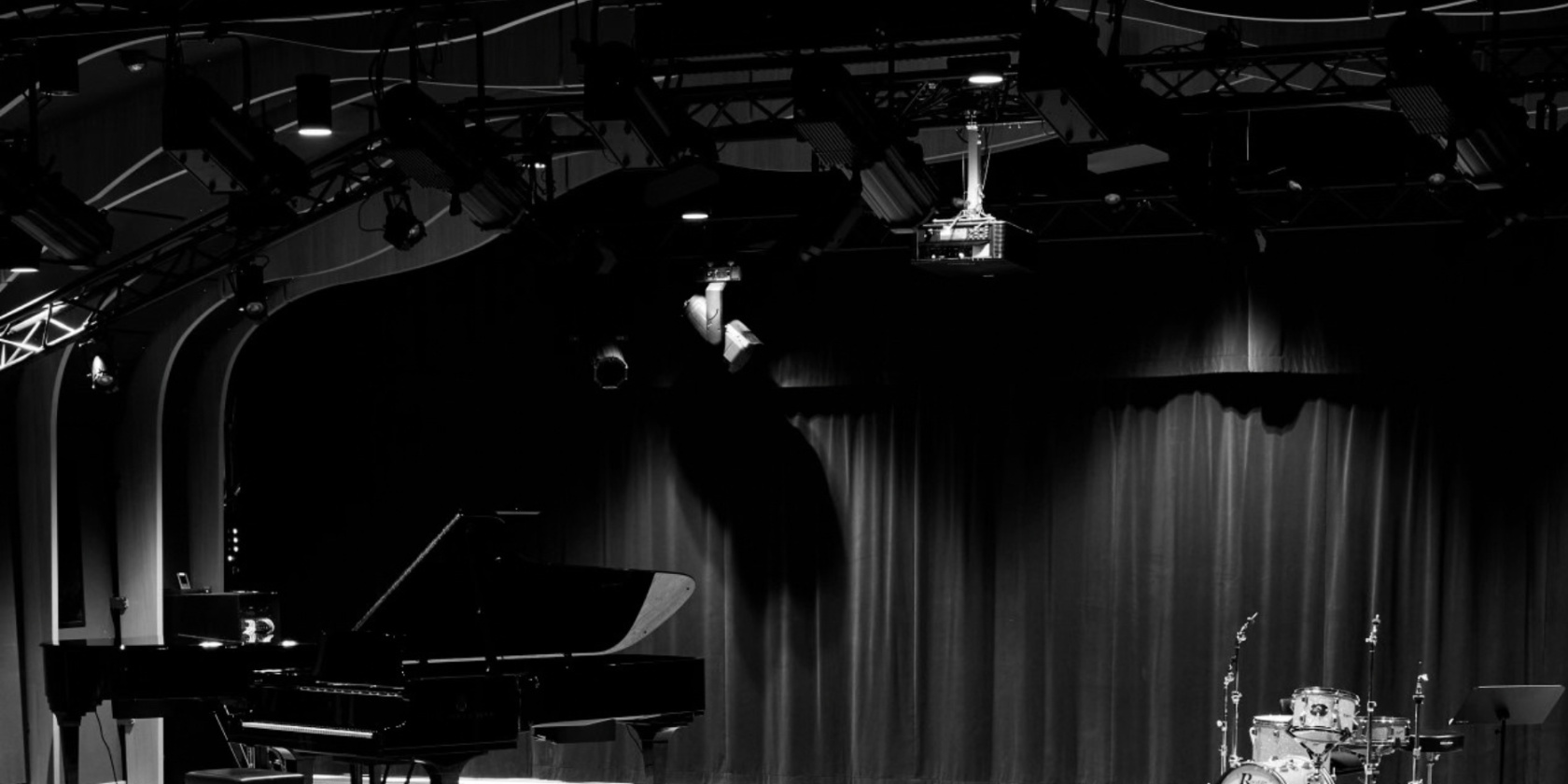 Elias Kobulashvili & Lorant Aktan Trio feat. Simon Gums (Bachelor Recitals), © JazzHall Hamburg Elias Kobulashvili & Lorant Aktan Trio feat. Simon Gums (Bachelor Recitals), © JazzHall Hamburg