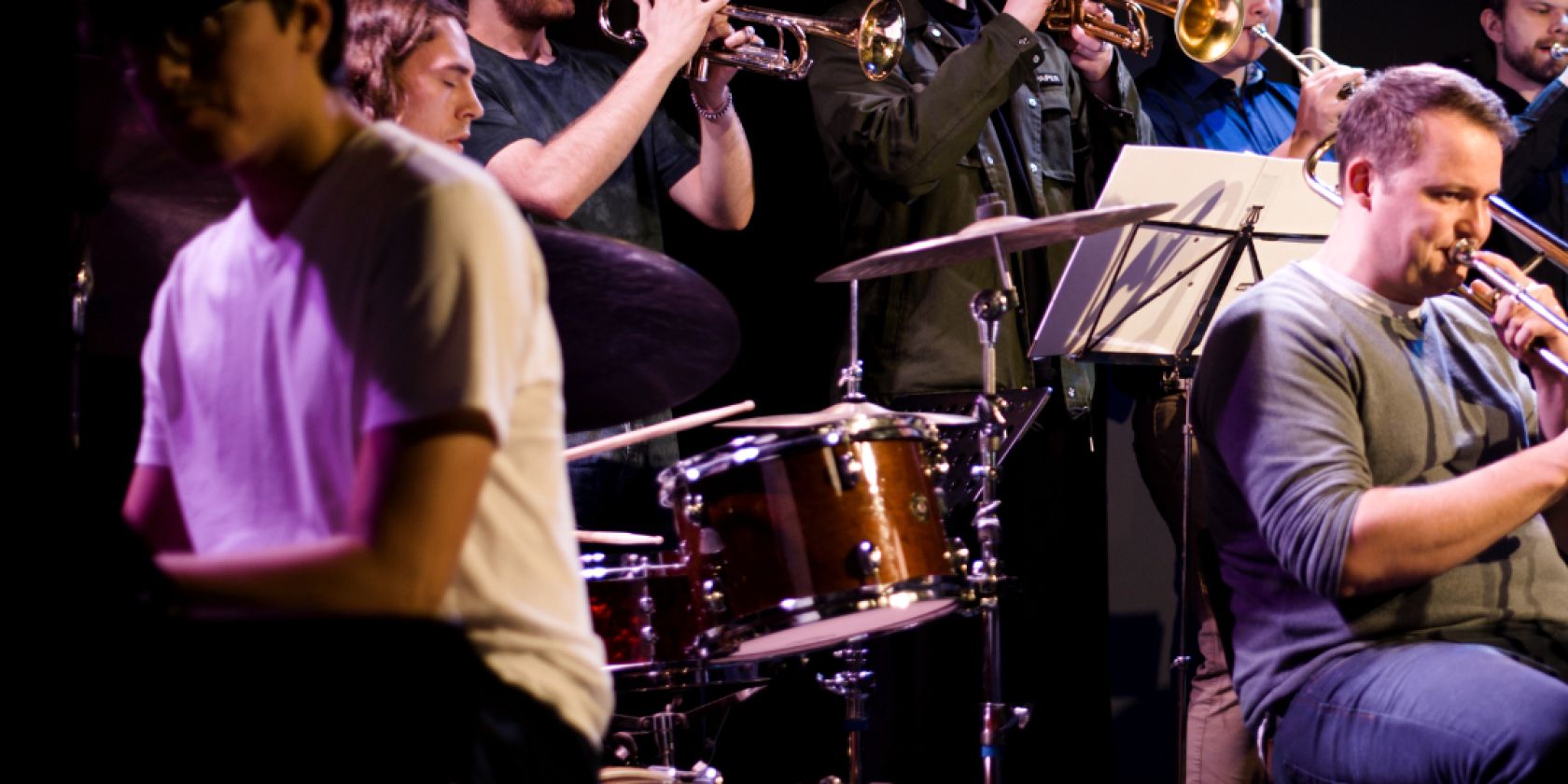 YO!JAZZ SUNDAY SPECIAL (SWING/BIGBAND/FUSION), © Ken Dombrowski - YO!Jazz YO!JAZZ SUNDAY SPECIAL (SWING/BIGBAND/FUSION), © Ken Dombrowski - YO!Jazz