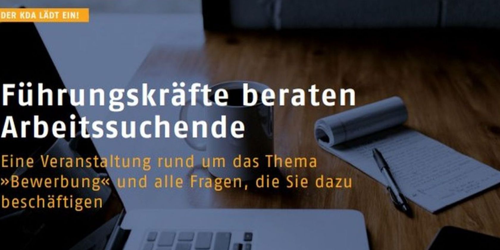 Ein Laptop, ein Notizblock und ein Stift liegen auf einer Tischplatte., © KDA Ein Laptop, ein Notizblock und ein Stift liegen auf einer Tischplatte., © KDA