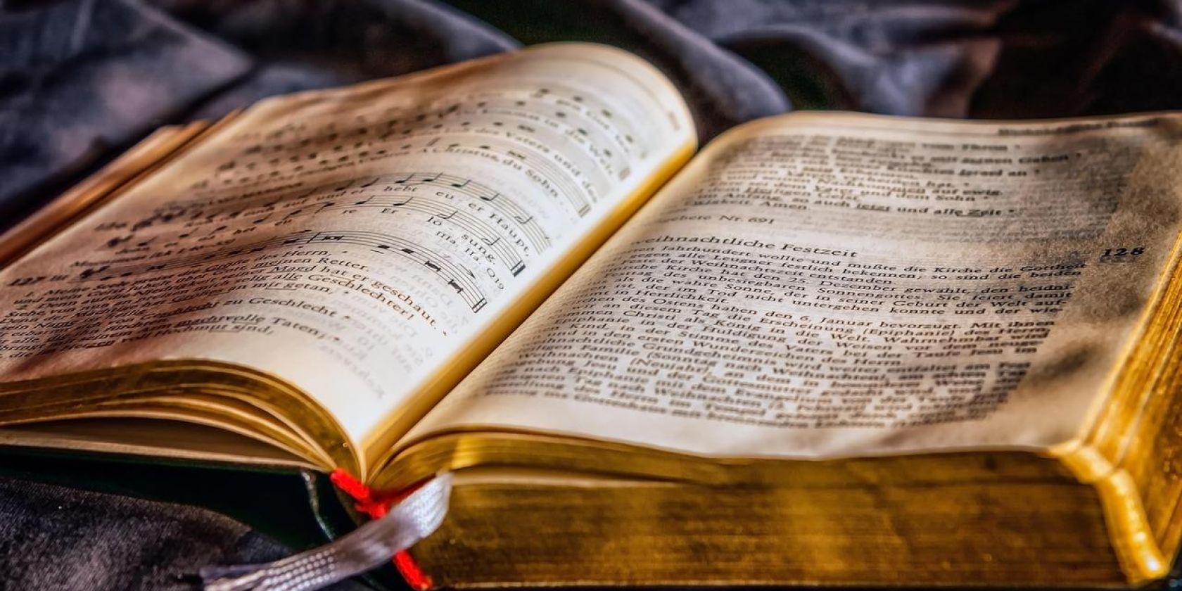 Gesangsbuch, © Bild von Peter H auf Pixabay Gesangsbuch, © Bild von Peter H auf Pixabay