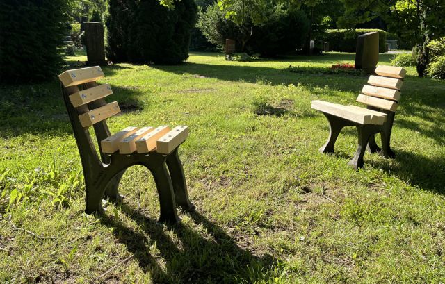 Einladung zum Bänke-Bauen und Mitmachen auf dem Parkfriedhof Ohlsdorf, © Hamburger Friedhöfe Einladung zum Bänke-Bauen und Mitmachen auf dem Parkfriedhof Ohlsdorf, © Hamburger Friedhöfe