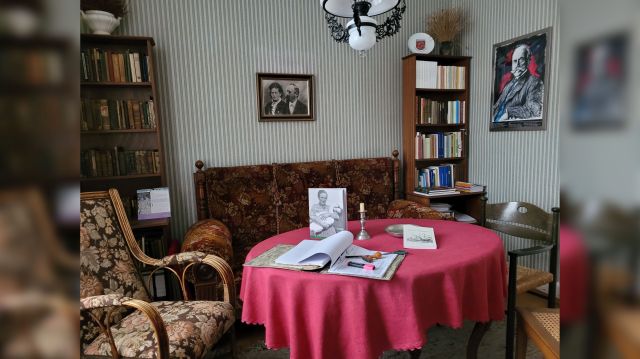 Besuch des historischen Freudenthal-Zimmers, © Freudenthal-Gesellschaft Besuch des historischen Freudenthal-Zimmers, © Freudenthal-Gesellschaft