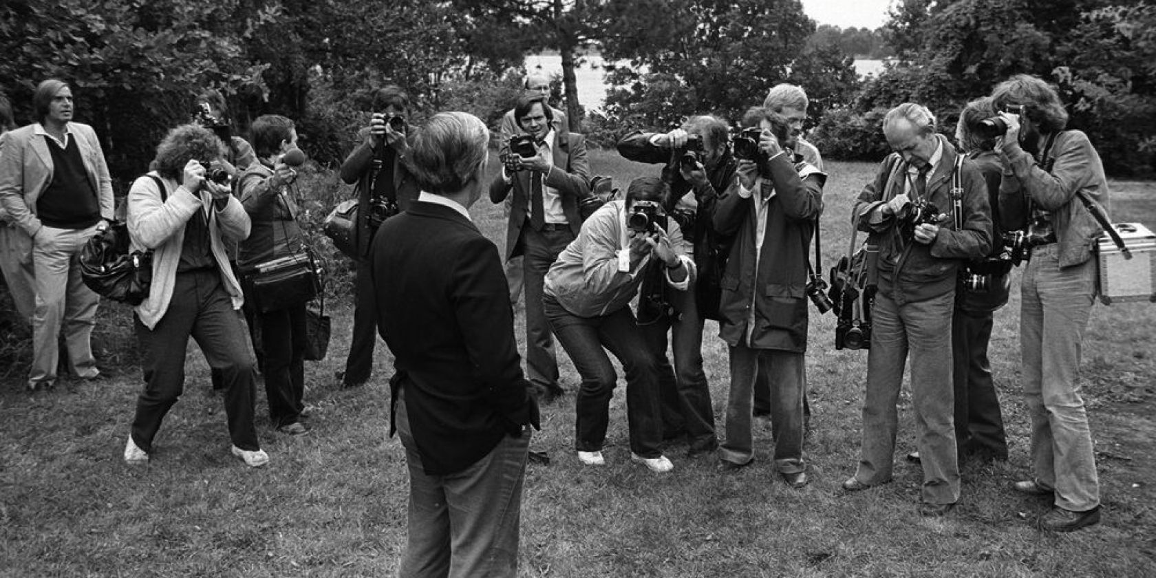 Bundeskanzler-Helmut-Schmidt-Stiftung_K_1979_Fototermin_Brahmsee_AdsD - Darchinger-Archiv-00002630-HighRes.jpg, © J. H. Darchinger, Friedrich-Ebert-Stiftung Bundeskanzler-Helmut-Schmidt-Stiftung_K_1979_Fototermin_Brahmsee_AdsD - Darchinger-Archiv-00002630-HighRes.jpg, © J. H. Darchinger, Friedrich-Ebert-Stiftung