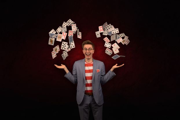 tjark-mit-karten, &copy; Tjark Schl&ouml;sser