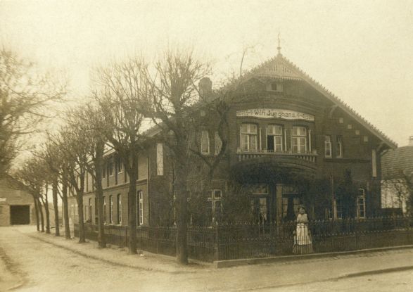 Haupthaus des historischen Hofensembles (heute: Brakula), &copy; Stadtteilarchiv Bramfeld