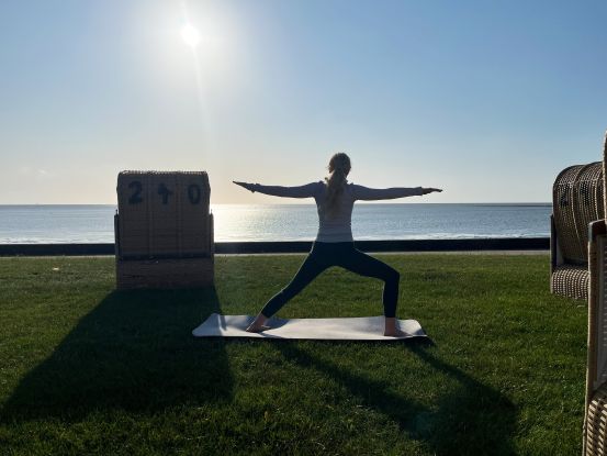 Yoga am Strand, © Kurverwaltung Wurster Nordseeküste