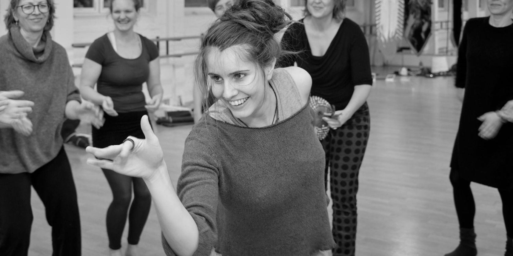 Tanzworkshop_Schwarzweiß_Gruppe (1), © Stephanie Bangoura