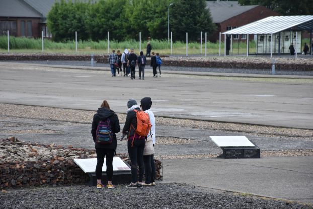 Besucher*innen der KZ-Gedenkst&auml;tte Neuengamme, &copy; SHGL, 2018