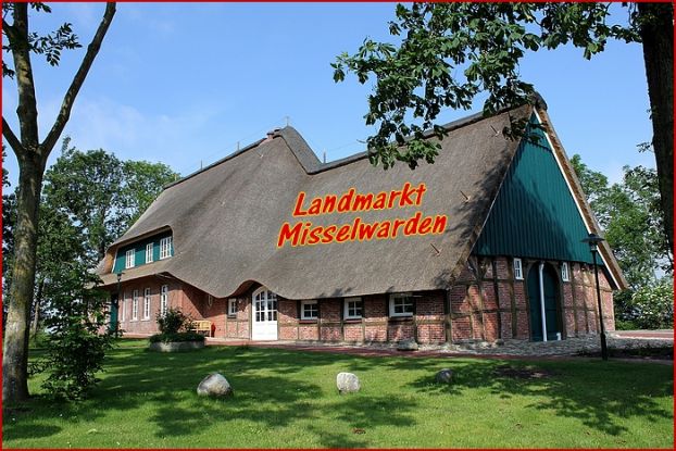 Landmarkt & Bilder-Ausstellung in Misselwarden, © J. Hauck